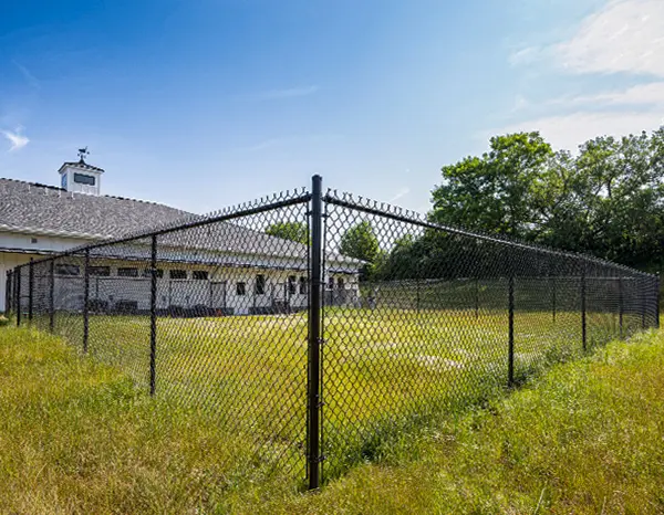 Chain link fence installed with i Drive Power System steel posts
