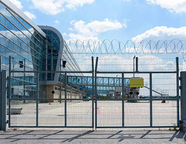 Government facility fence installed with i Drive Power System steel posts